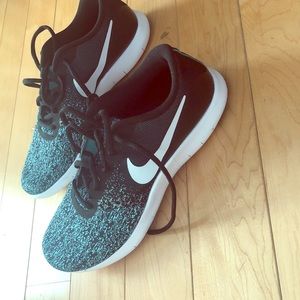 Nike flex contact sneakers